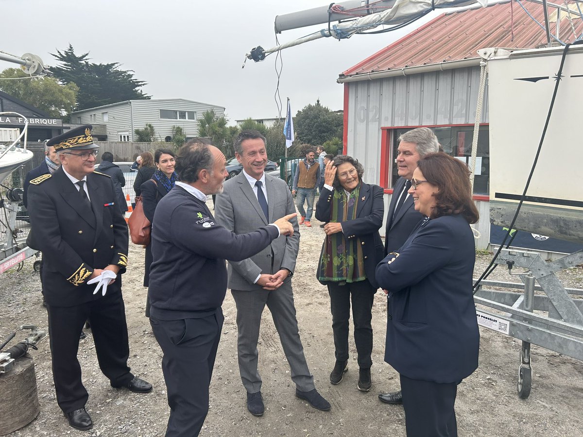 NicolasCriaud's tweet photo. Merci à @Marina_Ferrari pour sa visite de notre territoire. Après #LaBaule, nous sommes à #BatzSurMer pour rencontrer l’entreprise YuniBoat spécialisée dans la réparation de bateaux de plaisance dans une démarche d'économie circulaire et son dirigeant @ThierryBoussion. ⛵️ https://t.co/TLZ5Rm676V