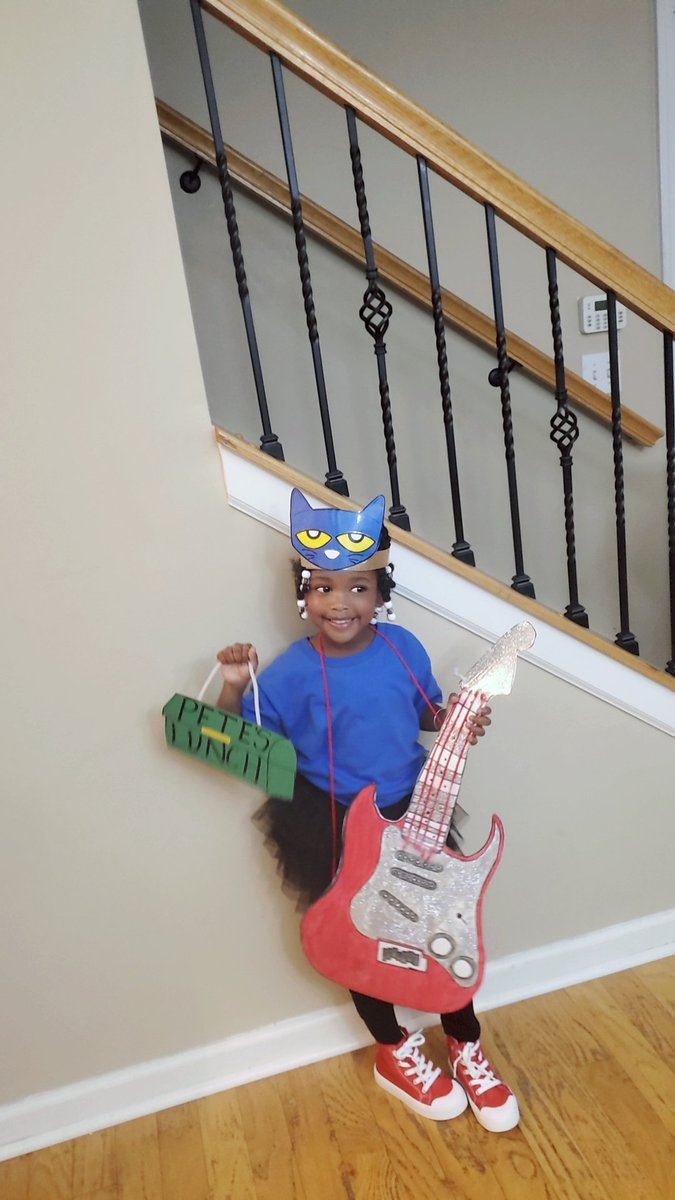 WellYeah_ITeach's tweet photo. Pete the Cat with a Flair❤️❤️❤️❤️ https://t.co/RzieCQb1U6