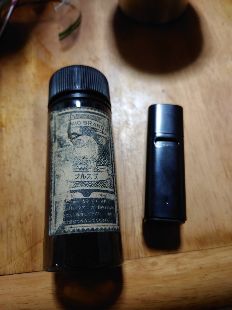 gba3993's tweet photo. この前久々に新しいもの買おうと思って安くて買ってみたmimicさんのブルスラ
ブルスラと言うよりは少し味が優しくなったNIPPON VAPEさんのDEVIL2って味がするのは俺だけ？

#VAPE
#MIMICBRAND
#ブルスラ
#NIPPONVAPE
#DEVIL2 https://t.co/gRgapijYcv
