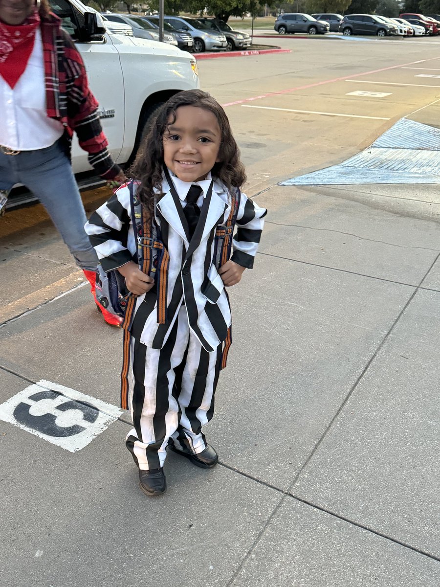 FatimaAlibhai1's tweet photo. Book character Day 
Degan.
#One LISD #wearedegan #backtobasics https://t.co/UCkkPJThBk