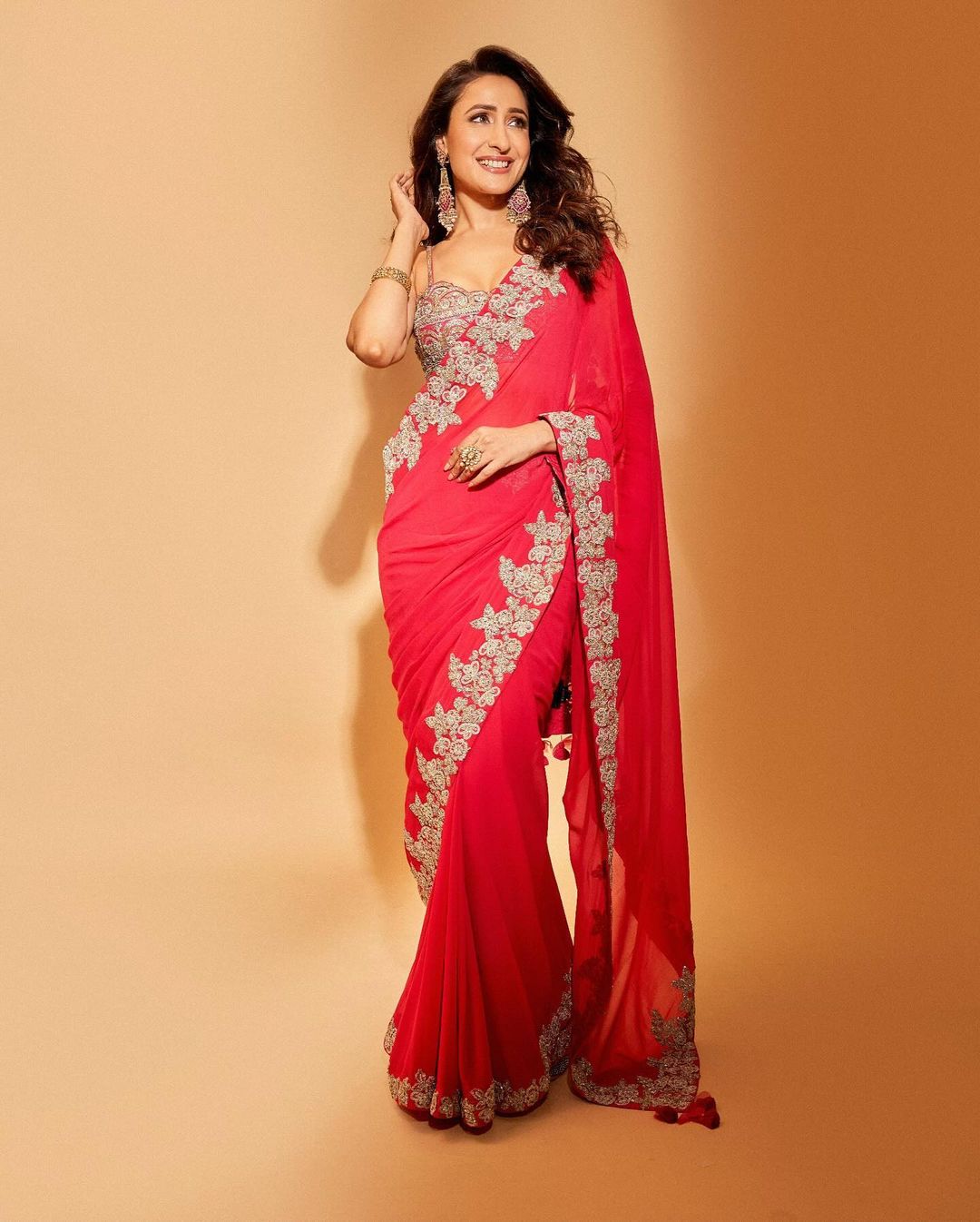 GbOPX-UWUAAm6mA?format=jpg&name=large