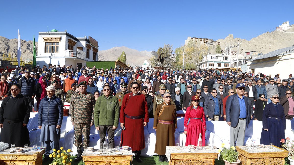 AIRNewsHindi's tweet image. 𝐋𝐚𝐝𝐚𝐤𝐡 𝐅𝐨𝐮𝐧𝐝𝐚𝐭𝐢𝐨𝐧 𝐃𝐚𝐲 || 

लेह मुख्य बाजार स्थित इको पार्क में 6th केंद्र शासित प्रदेश लद्दाख स्थापना दिवस पूरे उत्साह और उल्लास के साथ मनाया गया।

#UTLadakhFoundationDay #VisitLadakh #JulleyLadakh