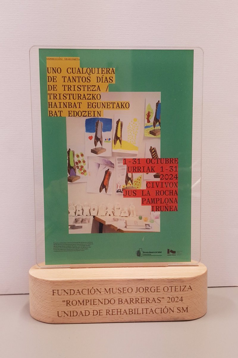 Hoy, desde <a href="/salud_na/">Salud - Osasuna</a>, me han regalado una reproducción del precioso cartel diseñado por <a href="/FranziskaStudio/">FRANZISKA</a> en recuerdo al proyecto "Uno cualquiera de tantos días de tristeza" realizado este año en <a href="/MuseoOteiza/">Museo Oteiza Museoa</a> junto a la Unidad de Rehabilitación de Salud Metal. Muy agradecida.