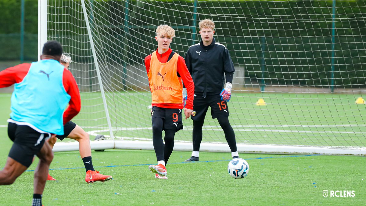 RCLens's tweet photo. À 𝑫𝒓𝒂𝒏𝒄𝒚 pour lancer une 𝒔𝒆́𝒓𝒊𝒆 ! 👊
Vainqueurs de leur dernière sortie en #National3, les joueurs de Vincent Carlier se préparent à affronter la JA Drancy, solide deuxième de la poule.
#MadeInGaillette #JADRCL https://t.co/LgHTKyRTXc