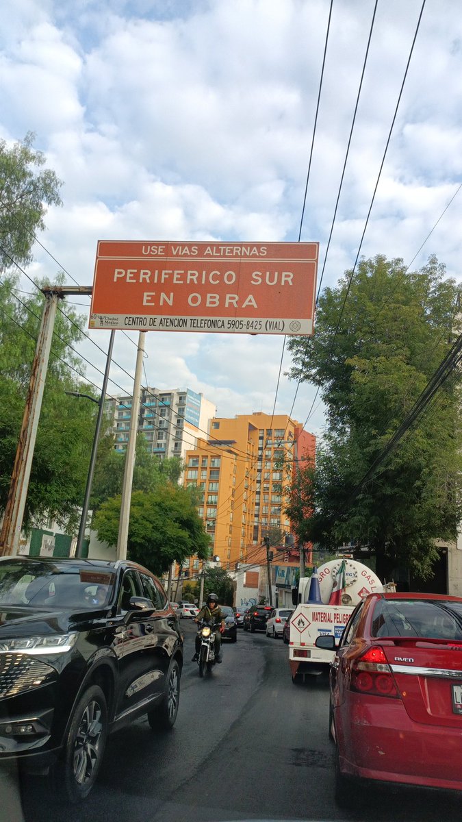 jlkastro's tweet photo. @gobCDMX  @AlcaldiaAO @AlcaldiaAO @SOBSECDMX @LaSEMOVI @ClaraBrugadaM @NoMasCondosAO @vecinosunidosmx se solicita el auxilio diario por la mañana para agilizar el tránsito vehicular en calzada al desierto de los leones y av real de minas col. Lomas de tetelpan alc Álvaro Obregón https://t.co/Buxc2pq1g3