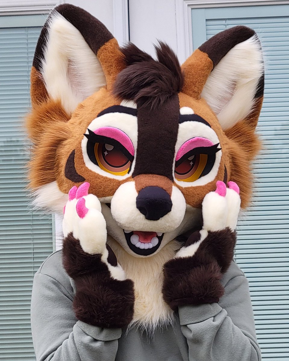 The eyelids completely transform his look! 💅