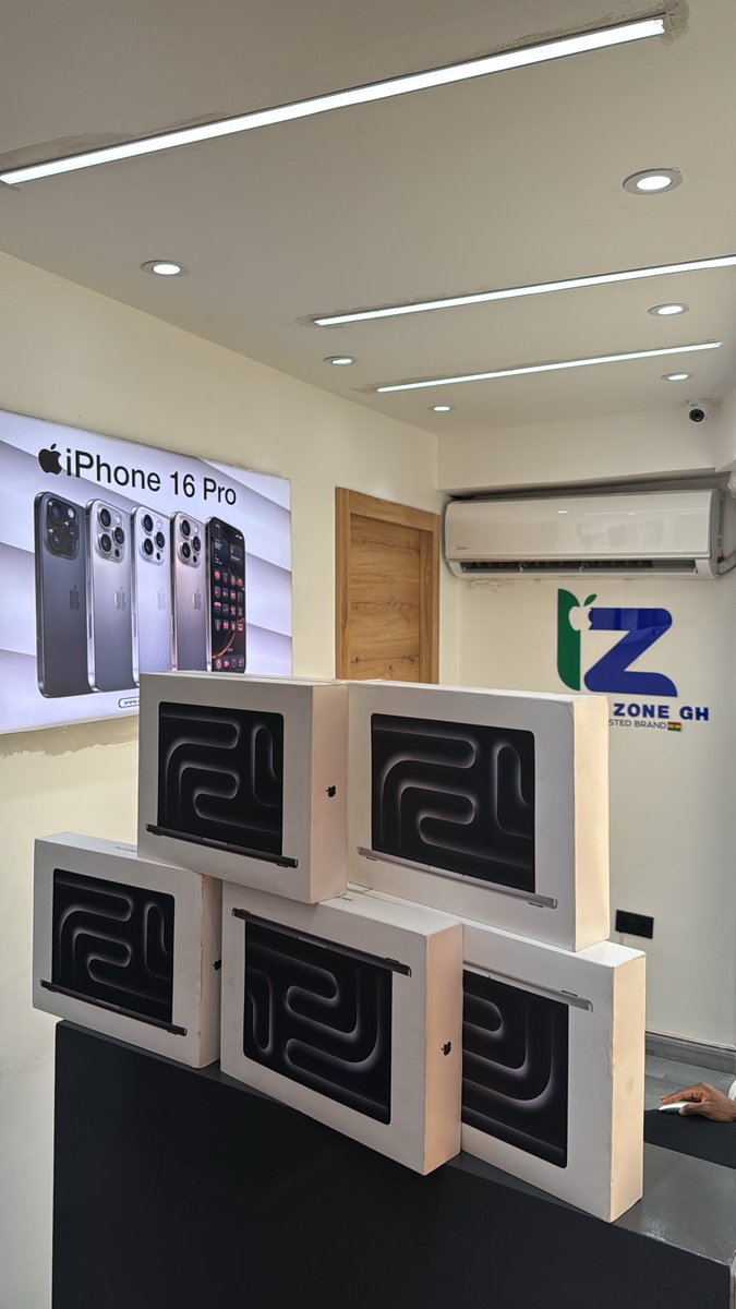 ApplezoneGh's tweet photo. Brand new M3 MacBook Pro 14 inch &amp; 16 inch with unified memory starting from 8Gb to 36GB and SSD 512gb to 1Tb available🤩

☎️ or WhatsApp 0558683452 https://t.co/2fk3W4OZE0
