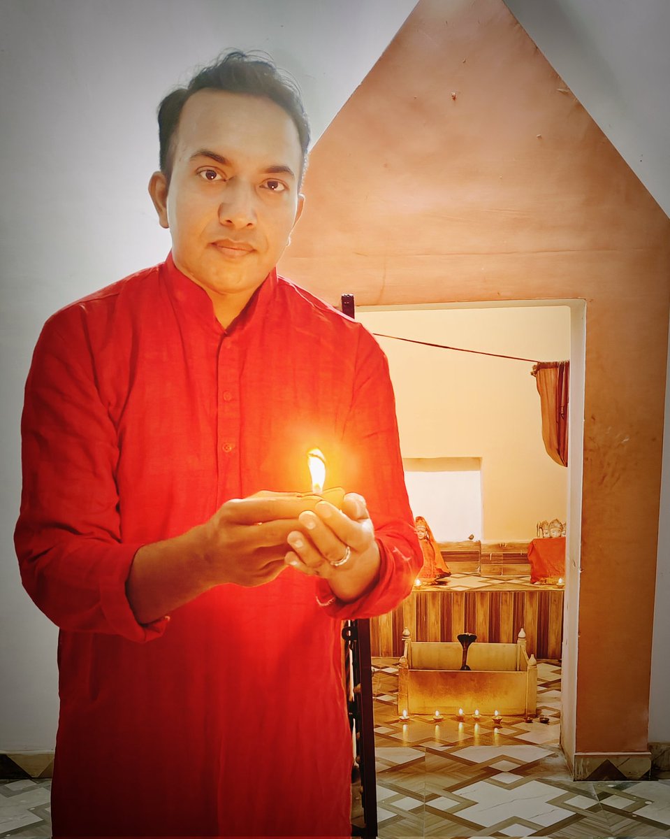 AmbrishRai's tweet photo. उत्तर प्रदेश के यशस्वी मुख्यमंत्री श्री @myogiadityanath जी द्वारा NI ACT के अंतर्गत अवकाश घोषित करने की वजह से आज प्रदेश के सभी बैंककर्मी दीपोत्सव का यह पावन पर्व पूरे हर्षोल्लास के साथ मना पा रहें हैं

एक दीपक @CMOfficeUP साथ सभी साथियों के लिए, जिनकी वजह से यह सम्भव हो पाया 💐 https://t.co/YpZ1BWMYxo