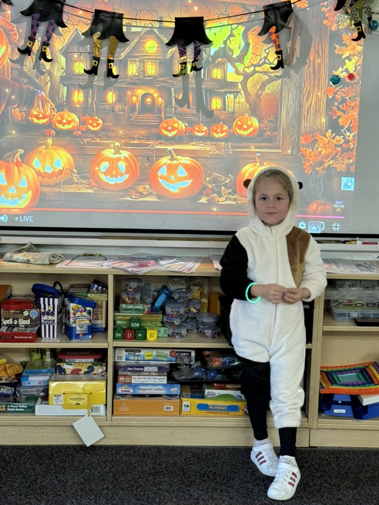 Great job grade 1s presenting today!! 🎃