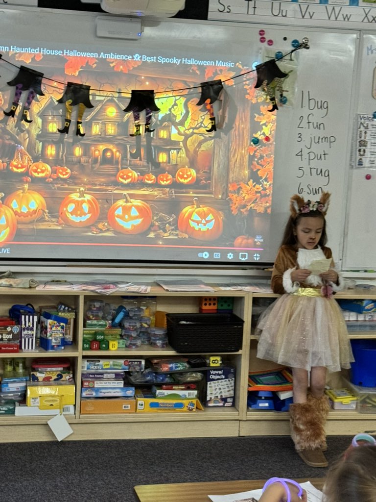Mrs_SB25's tweet photo. Great job grade 1s presenting today!! 🎃 https://t.co/SlhrQES2jN