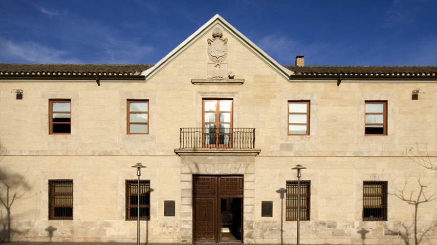 La UCLM se suma al luto oficial declarado por el Gobierno en señal de condolencia con las familias y demás personas allegadas a las víctimas de la #DANA. Las banderas de los edificios universitarios ondean a media asta.