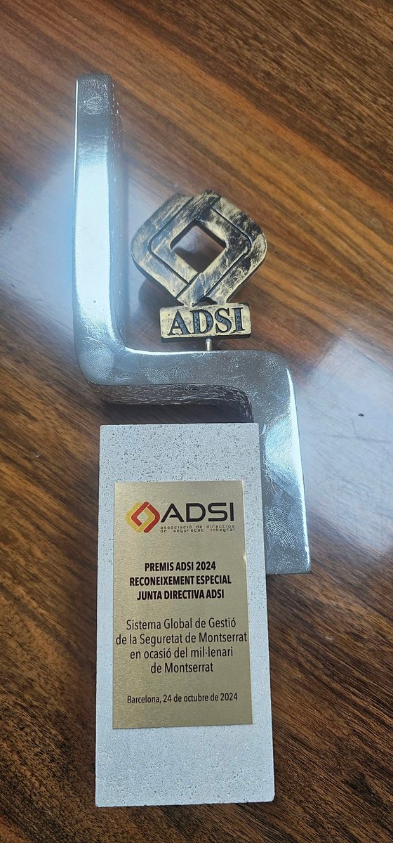 Reunió  per seguir coordinant els actes del Mil·lenari.  Gracies a <a href="/ADSI_ES/">ADSI</a> pel reconeixement que ens han otorgat al #SistemaDeMontserrat  . I Gracies Enric per la tasca de tots aquests anys a #montserrat bona jubilació.