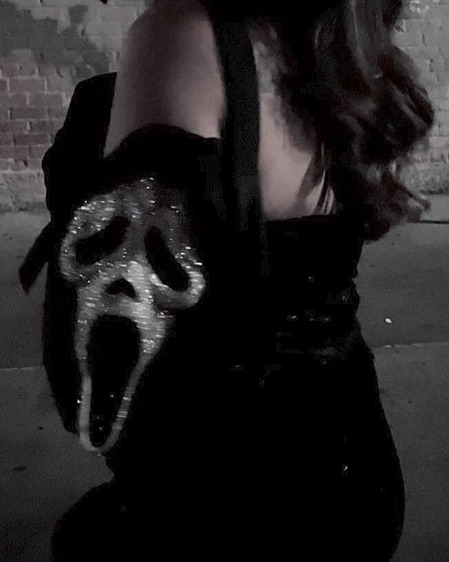 hayelios's tweet image. ͏͏      
                ͏͏  
                   ͏͏ 
͏͏          ━    sooo you got a boyfriend?
                    
͏͏    
͏͏ ͏͏