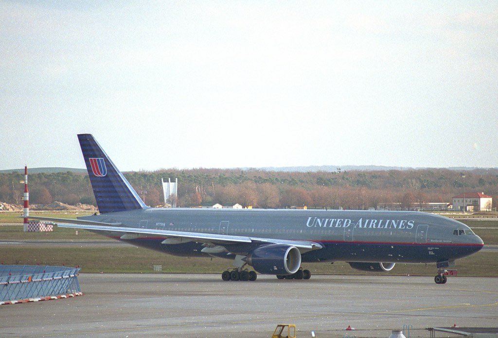 robertsahadevan's tweet photo. @flightradar24 The first livery https://t.co/xcV3WQFQg5