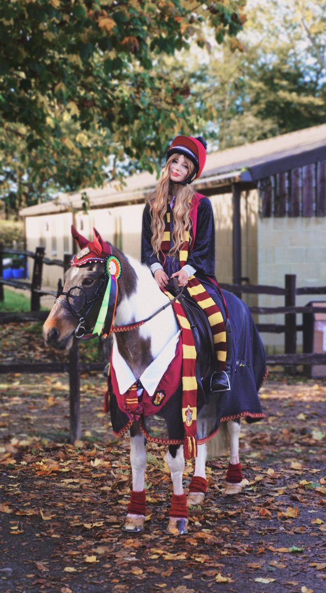 milf_gaard's tweet photo. Harry trotter and Hermione 🎃 https://t.co/y33cX4ikTq