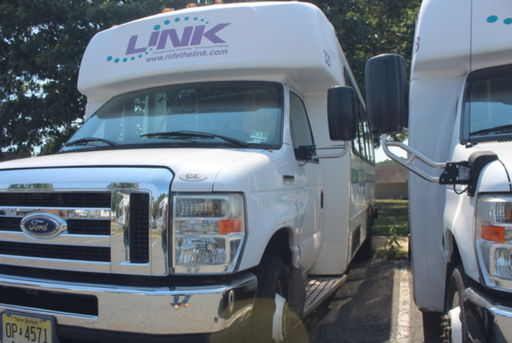 AlfredsAuction's tweet photo. These 4 #Ford E-450 #buses will be offered with a reserve at our 11/2/24 Hunterdon County Municipal #Auction - this is an in-person, live, on-site auction, you gotta be there to bid!
Pics/info/terms: https://t.co/tdNydbu1zW
#hunterdoncountynj #vehicles #cars #trucks https://t.co/7U9BYhLEKp