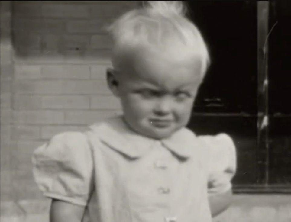 Video Premiere! Watch "Many Ran," a tightly wound ball of sound slowly unfolding and rasping against the dawn from 400 Lonely Things upcoming "Children of Eidolon." Out next year on Room 40. foxydigitalis.zone/2024/10/31/vid…