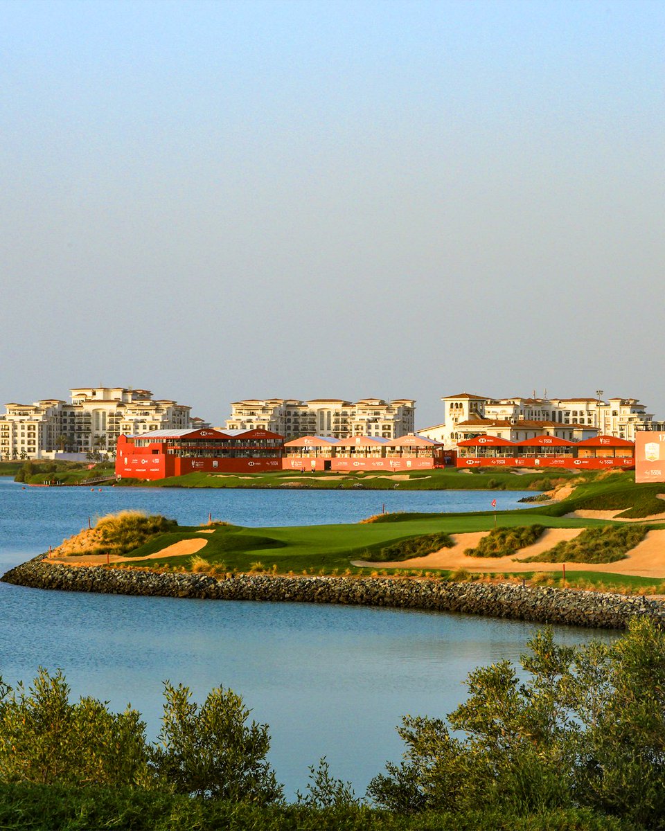 DPWorldTour's tweet photo. The par three 17th at Yas Links 😍

#ADGolfChamps | #RolexSeries https://t.co/o3hKfajaXJ