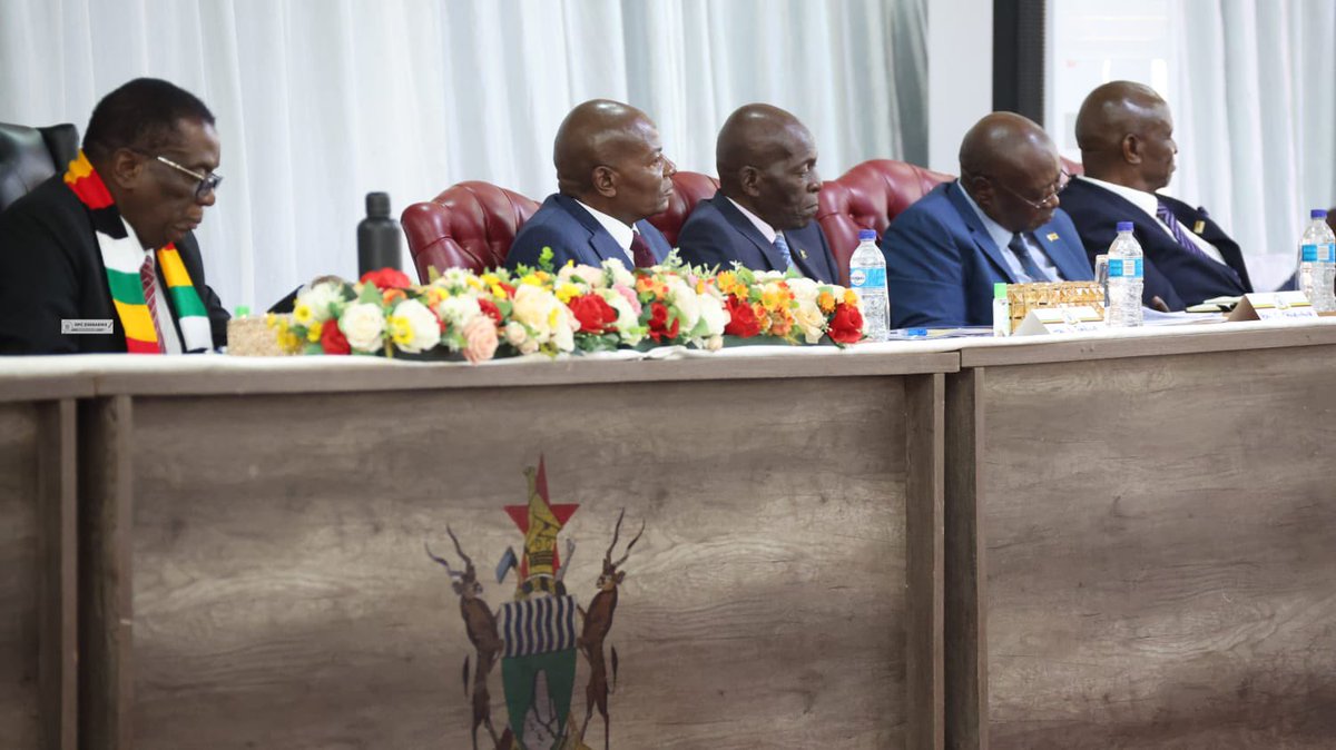 ThembaniNews's tweet photo. President E. D Mnangagwa launches the Zimbabwe National Elders’ Forum campaign to tell the story of how Zimbabweans were colonized and oppressed by the British, sue and demand reparations and an apology https://t.co/jdQf2mrhTY