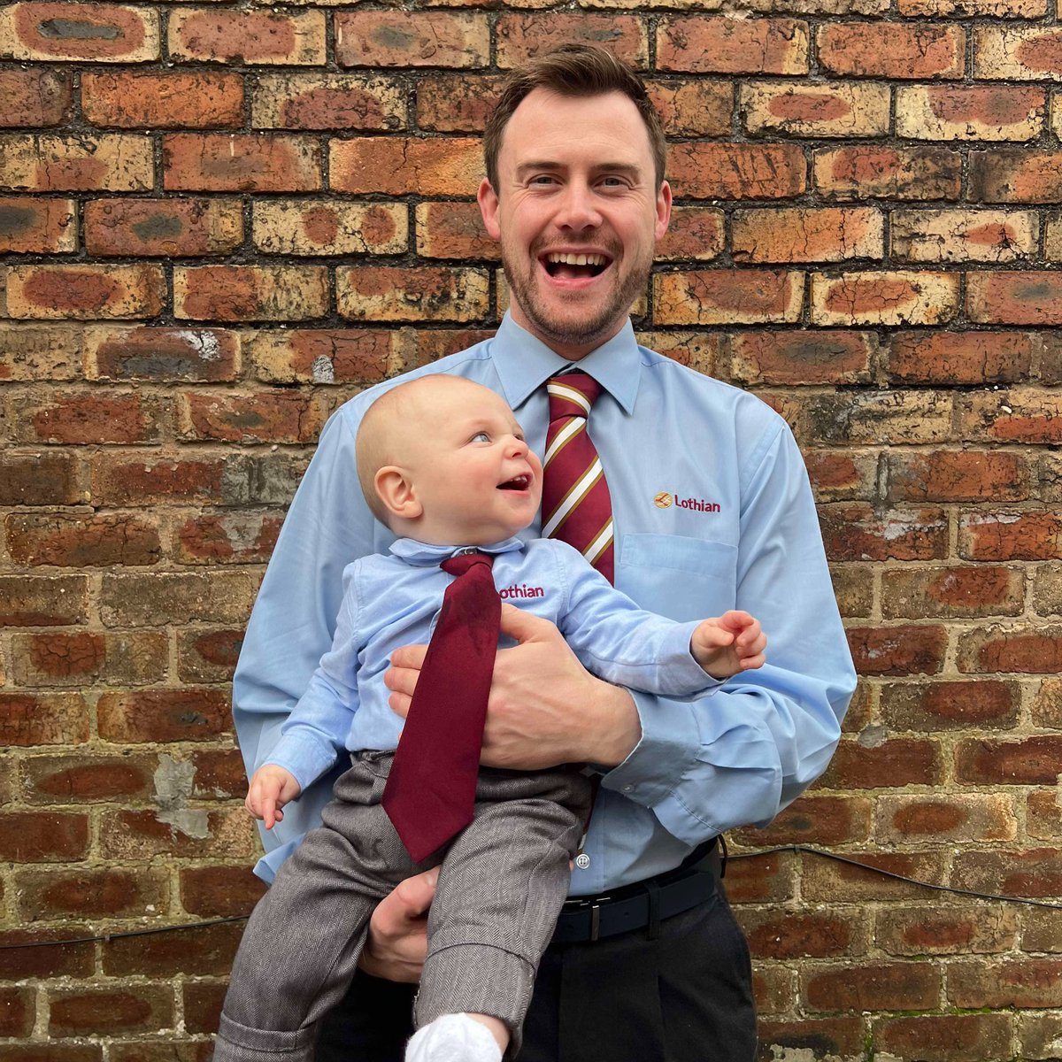 Look who's won the internet today...

Check out our Longstone driver, Liam, and his baby son, Darcy, who has dressed up as his daddy for his first Halloween! 😍

Bus drivers are just getting younger &amp; younger these days, aren't they?! 😂

#Halloween #LothianBuses #TeamLothian