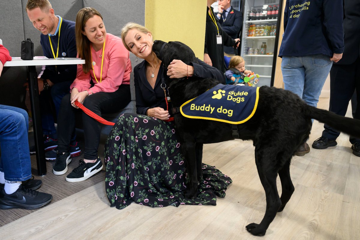 royalfocus1's tweet image. Sophie Duchess of Edinburgh visits the Guide dog centre Reading #Royal #DuchessofEdinbugh #GuideDogs