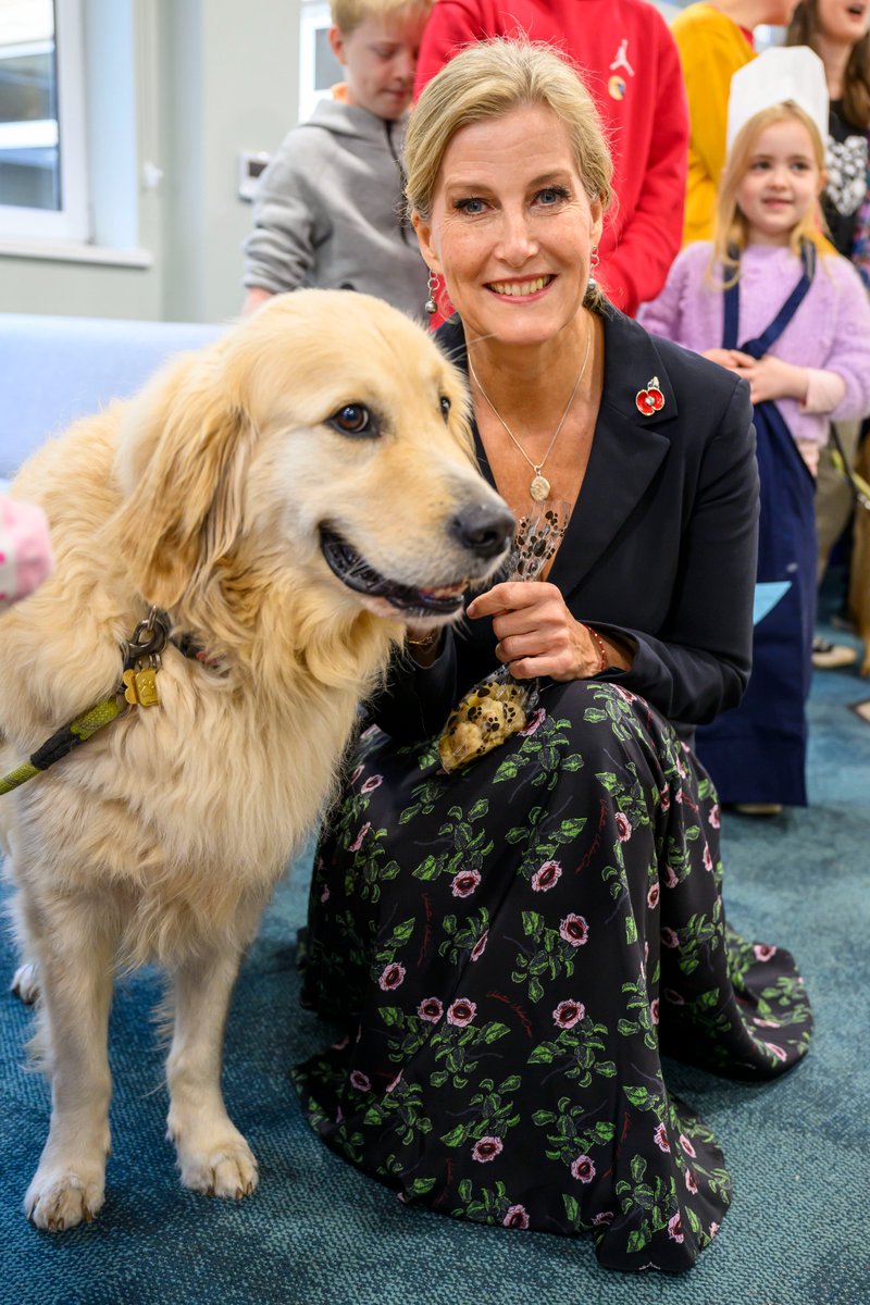 royalfocus1's tweet image. Sophie Duchess of Edinburgh visits the Guide dog centre Reading #Royal #DuchessofEdinbugh #GuideDogs