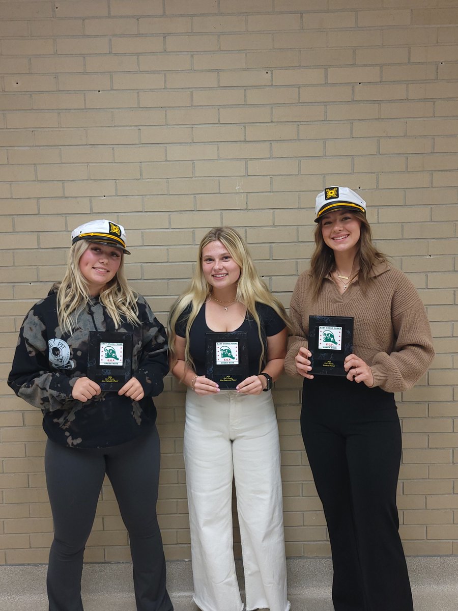 EGF_Tennis's tweet photo. Congrats to the girls award winners! Karlee Walsh &amp; Maya Pulkrabek earned the Academic All-State Awards for seniors. The team earned the Gold Academic award with a 3.92 GPA.

MVP- jr. Ruby Leach
Most Improved- jr. Lucy Pesch
Hardest Worker- sr. Karlee Walsh
#EGFpride #RollWave https://t.co/u6xrsucn6S