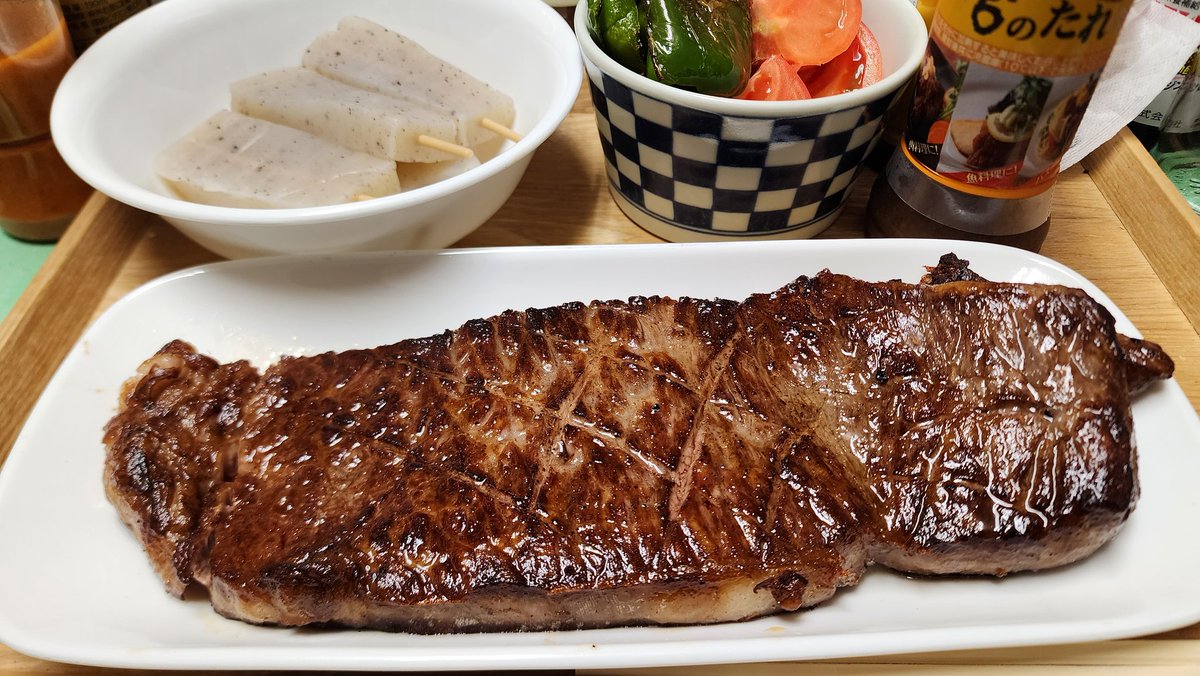 lunchpasta's tweet photo. 今月が…無事に…乗り越えられたお祝いです！！！お疲れさまだった！！！
ジャパンカップの振り返りもしたいのにいきなりお肉画像ですみませんでも今月後半本当に仕事が厳しかった…無事終わってよかった（まだ来月に続く https://t.co/ayjBRiP46U