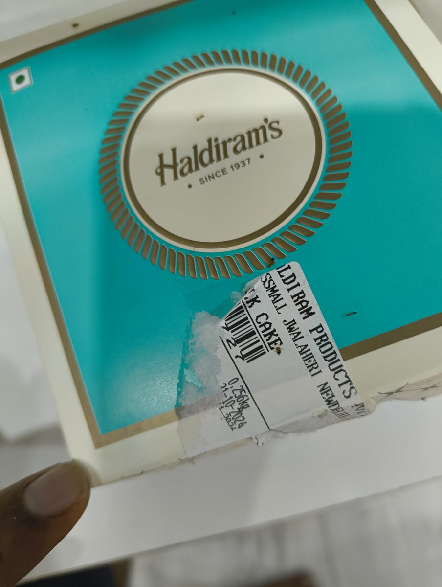 hiteshkumar05's tweet photo. @Haldiramsonline I bought milk cake and pista burfi  from paschim vihar store in morning and what I find when I open box after coming home res ant in milk cake. Do you really serving this kis sweets.Have a busy day due to Diwali else I will show you paschim vihar manager. https://t.co/G3wbBwz9Sx