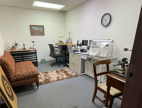 SangamonWatches's tweet image. No place to get your replica watch repaired or serviced? We&apos;ve got you covered! 📦 Send it to us with our convenient nationwide mail-in service. Reliable repairs, quick turnaround. #WatchRepair #ReplicaWatches #MailInService