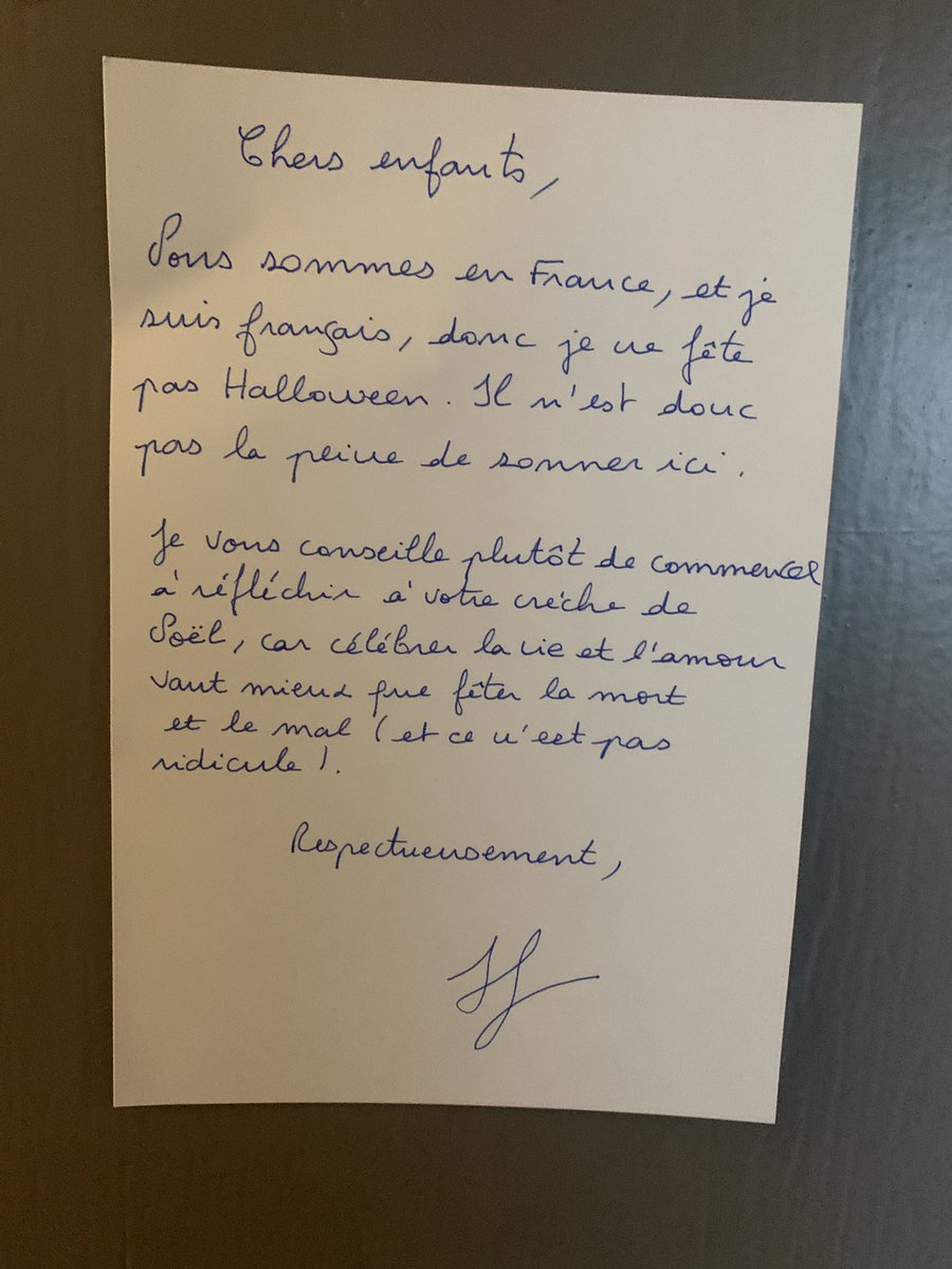 julienleclerc_q's tweet photo. Pas sûr d’être élu voisin le plus sympathique de l’année, mais j’assume. Et c’est pour leur bien. Halloween est le reflet de la débilité malsaine qui nous gangrène. https://t.co/ccvSSanyyD