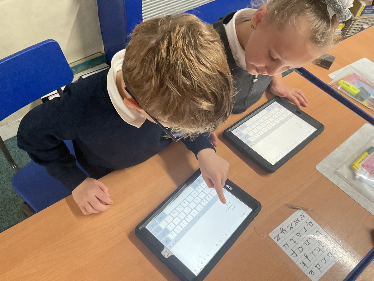 MrsBoothKPA's tweet photo. @KeelbyPrimary #KeelbyY3 are composing scripts together for their iMovie videos about Families. #KeelbyComputing #KeelbyPSHE #KeelbyPrimary https://t.co/gZEtO1Dr4i