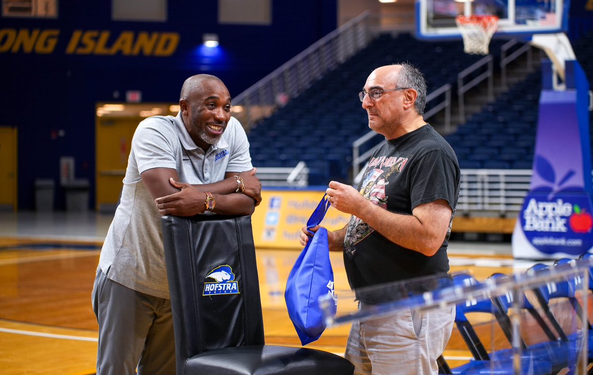 Loved welcoming our #Hofstra basketball season ticket holders back to the Mack last night 🤩

🦁 #PrideOfLI
