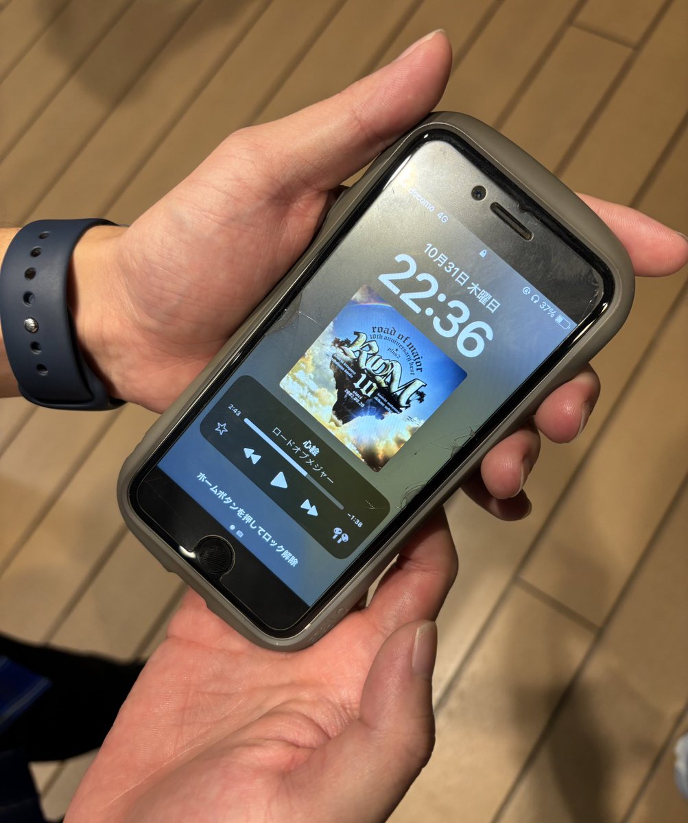 kitagawakenichi's tweet photo. 「浸りながら聴いてたんです」ってPayPayドーム帰りのベイファンの方が
声かけてくださって。写真撮らせてもらったんじゃ！そんなんうれしいやん。ありがとう。ありがとう！！ https://t.co/hd5nrD9MWx
