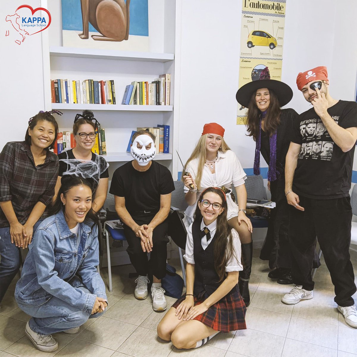 kappalanguage's tweet image. Seconda e ultima tornata di foto del nostro concorso di Halloween! 🎃
Chi avrà vinto il primo premio per la maschera più bella? 🧛 

#learnitalian #iostudioconkappa #halloween2024