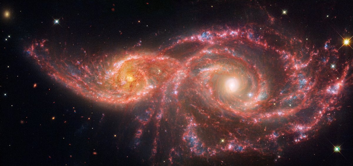 ESA_Webb's tweet photo. 💀 Boo! This spooky pair of galaxies stares into the supreme cosmic darkness.

The pair’s macabre colours represent a combination of mid-infrared light from @ESA_Webb with visible &amp; ultraviolet light from @HUBBLE_space.

Read more: https://t.co/TIkVrvpeNH or 🧵👇 https://t.co/VcjLZWv4DH
