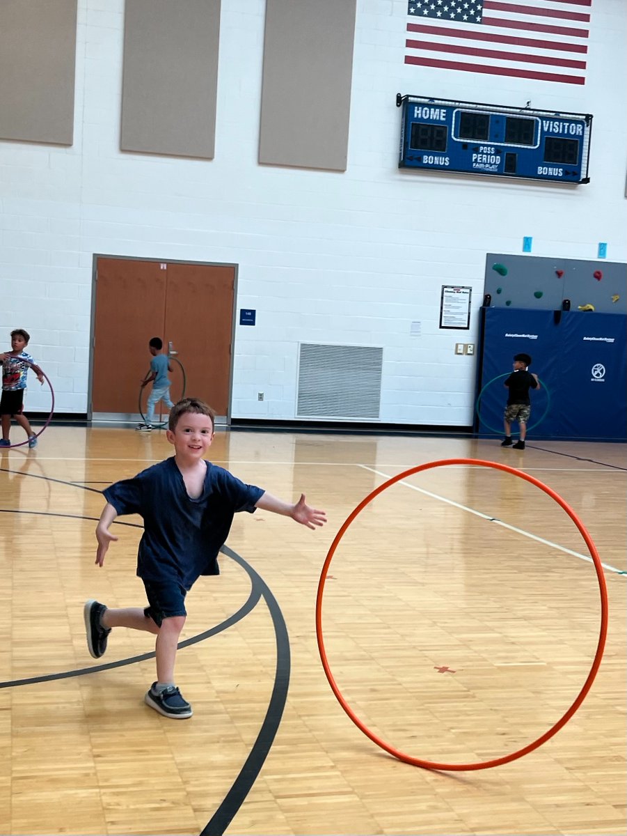 WestCler's tweet photo. 🏃♂️ ⭕ PE class was extra special for Mrs. Nicodemus’ students at Withamsville-Tobasco! Not only did they have a blast with Mrs. Sunderman, but they also got a surprise pop-in from Principal Mrs. Hall! #WCconnects https://t.co/RwyUc2bpej