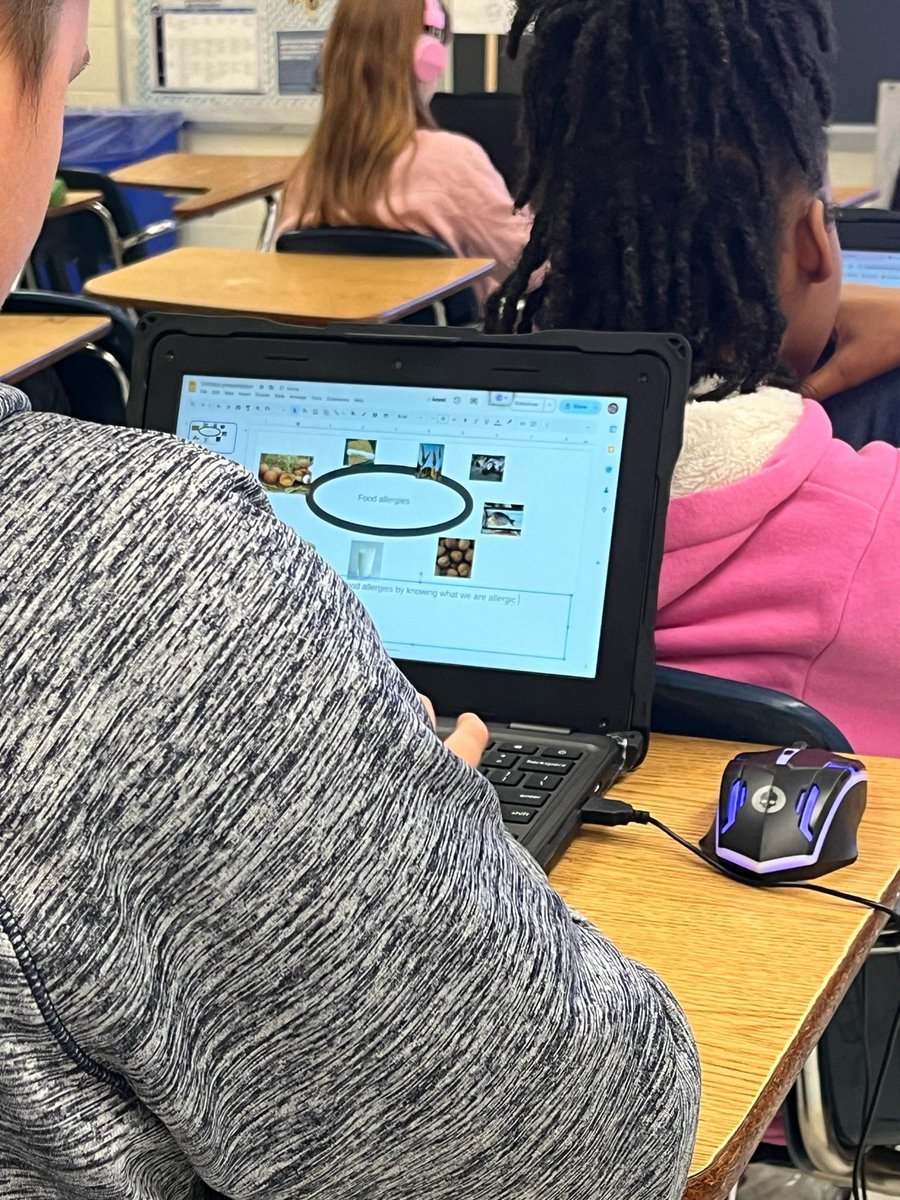 NNPSHPE's tweet photo. Deadlines are FAST APPROACHING 🎯🚨🚧

Students in Ms. Pratt’s classes completing all their make-up work before the end of Q1.

#middleschoolHealth #healtheducation #deadlines https://t.co/Atdtr583Il