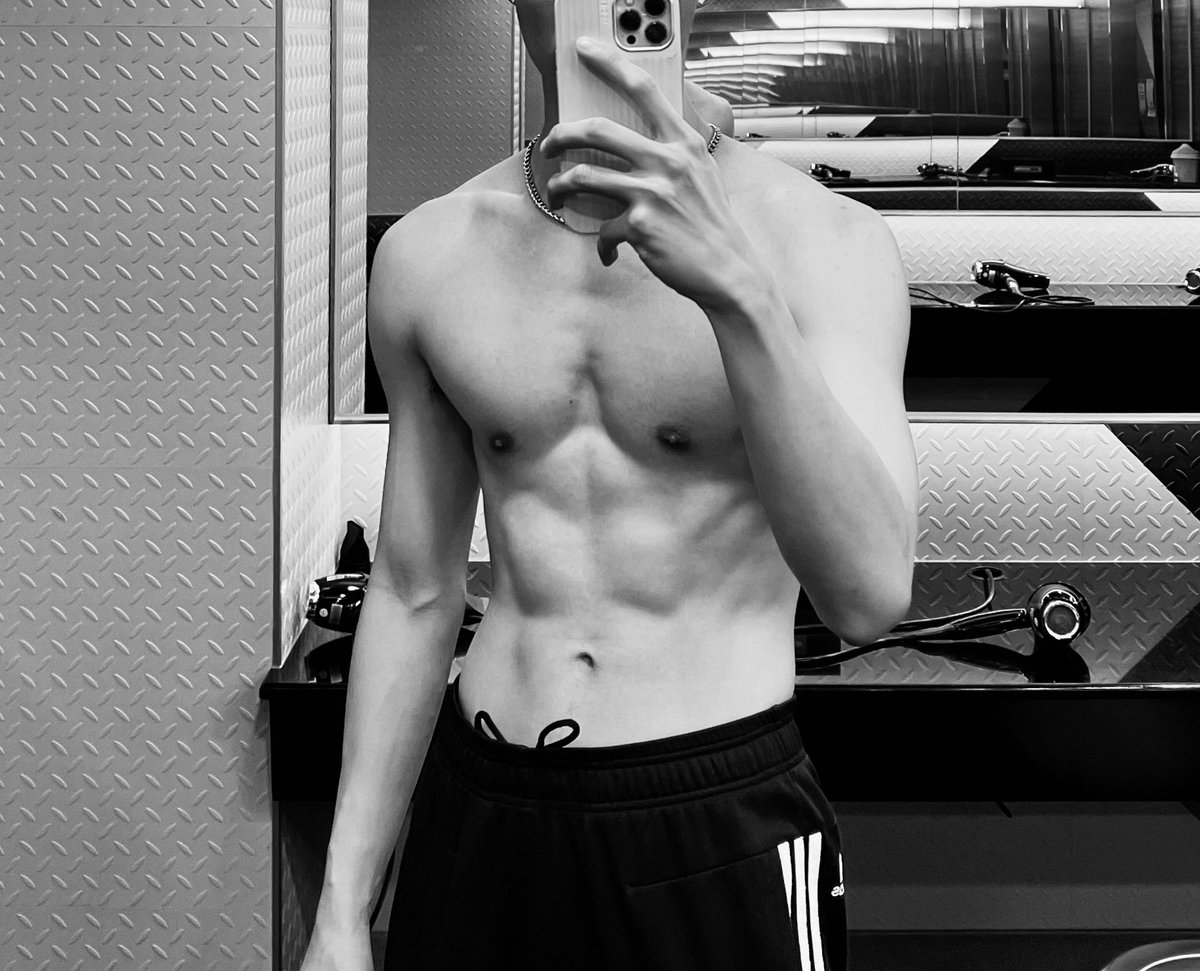 19/5大屌腹肌 tweet media