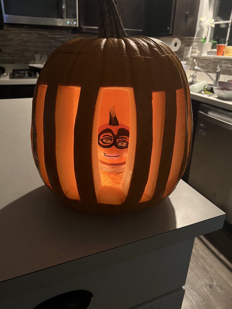 MEGAHEAD17's tweet photo. Locked up for Halloween this year. https://t.co/X5ndKLTA95