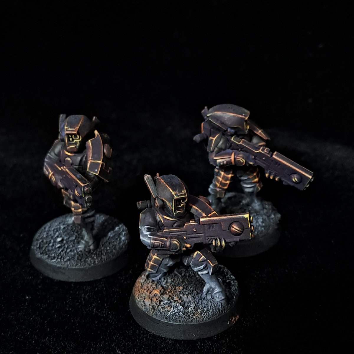 brushlonelybear's tweet photo. （委託）
鈦帝國火戰士小隊完工，創光速戰記風格。

Firewarriors are done.Tron: Legacy style.

#paintingwarhammer 
#WarhammerCommunity
#Warmongers
#Tauempire
#Firewarrior https://t.co/bBKze2FjLk