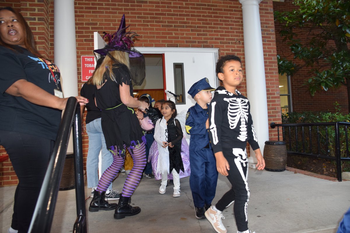KBrinson (@brinson_it) on Twitter photo WN Halloween parade this morning brought out some of the coolest, funniest and creative costumes!! <a href="/WoodwardAcademy/">Woodward Academy</a> <a href="/namburar/">Viji Namburar</a> <a href="/wnlearns/">wnlearns</a> WN Halloween parade this morning brought out some of the coolest, funniest and creative costumes!! <a href="/WoodwardAcademy/">Woodward Academy</a> <a href="/namburar/">Viji Namburar</a> <a href="/wnlearns/">wnlearns</a>