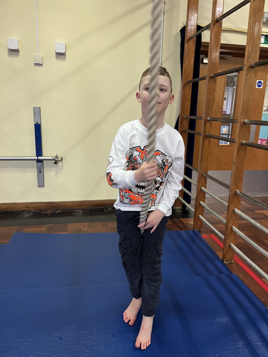 Mr Knight tweet media