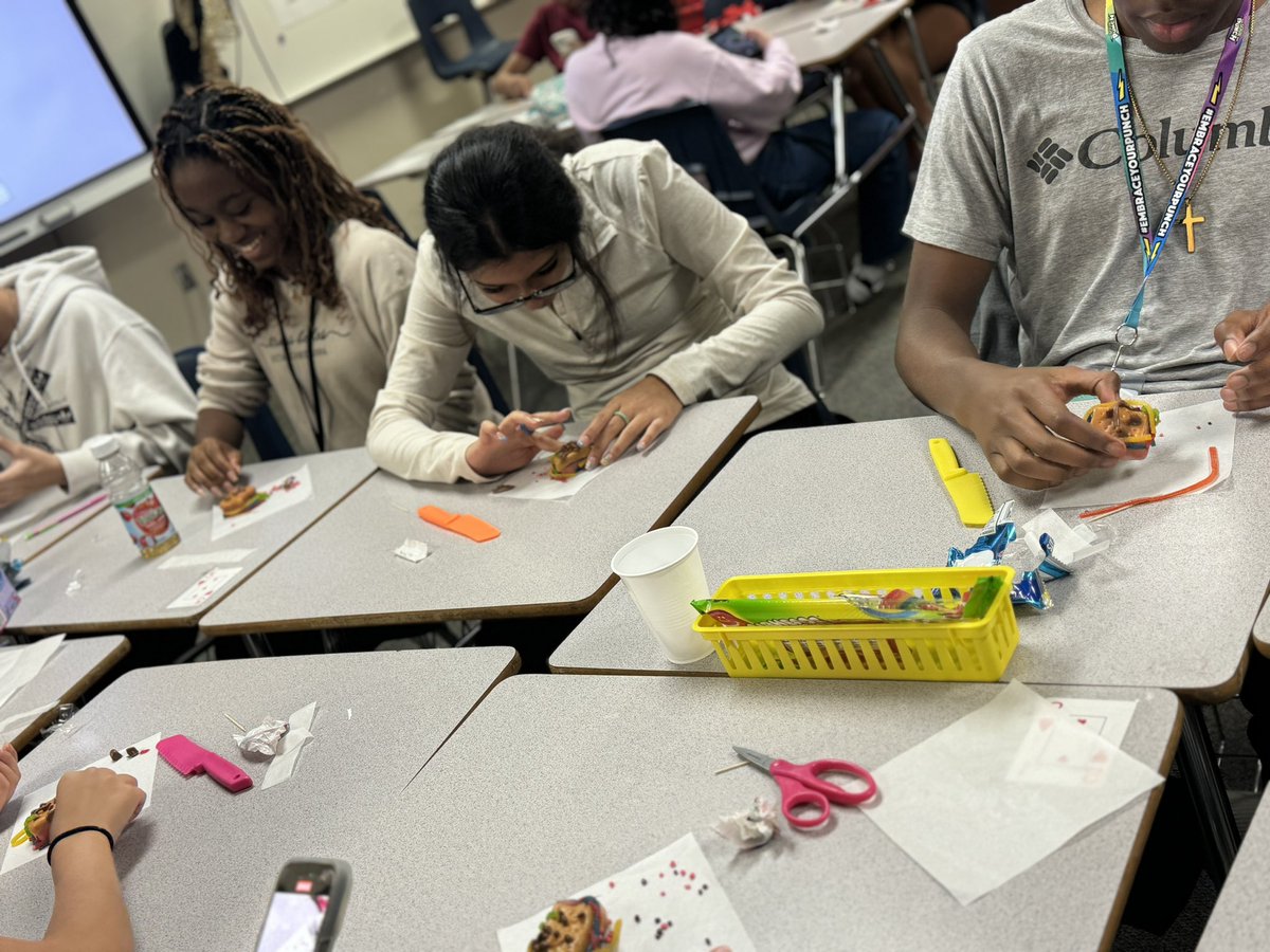 MsJtweeeter's tweet photo. A sweet way to end our last unit! Students made a skin model out of different candies! @THS_Tigers @TravisHS_CTE @CTEReeseCenter https://t.co/4FPRZFtuIZ
