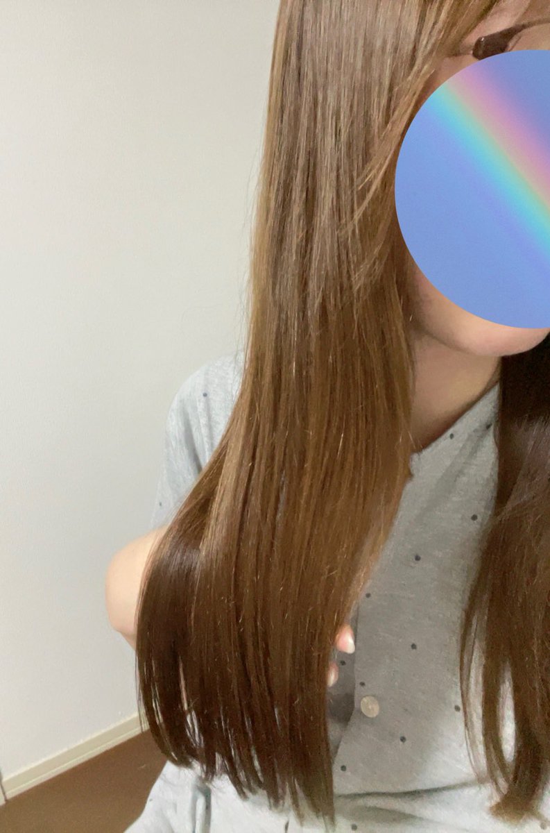 _____my11487's tweet photo. 去年からヘアケアに力を入れててお陰で褒めれる事が増えたんだけど毛先のパサつきは中々改善しなくて@medicubejp_mtk2 様から頂いた #ノーウォッシュトリートメント を使い始めてから調子がいい👌🏻自分の髪の毛！？って思うぐらいサラサラでずっと触っていたい🩷
#アウトバストリートメント #韓国コスメ https://t.co/Mox52dSHFb