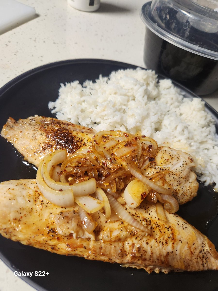 Meraz_Nodnarb's tweet photo. Dinner https://t.co/SyDnxOfBQQ