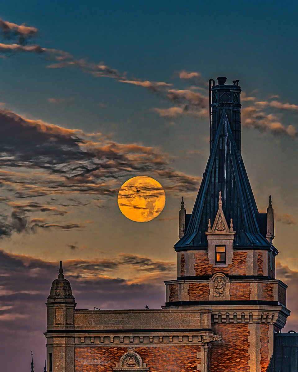 Robin&Arlene Karpan (@karpanparkland) on Twitter photo Happy Halloween from Dracula's Castle. Or is it really the Bessborough Hotel in downtown #Saskatoon <a href="/Saskatchewan/">Tourism Saskatchewan</a>? #ExploreSask #Saskatooning Happy Halloween from Dracula's Castle. Or is it really the Bessborough Hotel in downtown #Saskatoon <a href="/Saskatchewan/">Tourism Saskatchewan</a>? #ExploreSask #Saskatooning