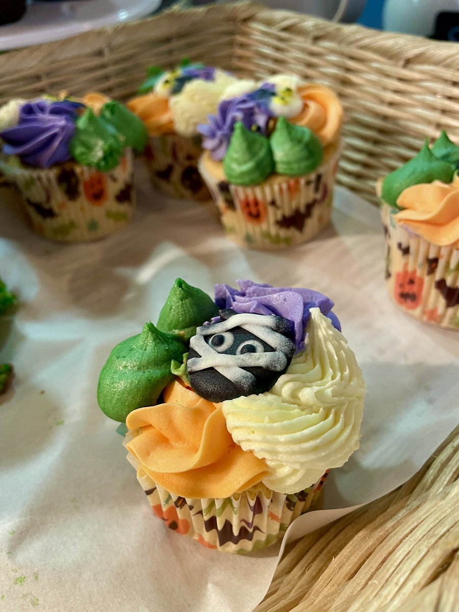Bout_Yeh's tweet image. HAPPY HALLOWEEN guys. Enjoy the sugar rushes (get some today at the coffee shop at @UlsterMuseum , Belfast) 🎃 👻 #boutyeh #halloween #pumpkins