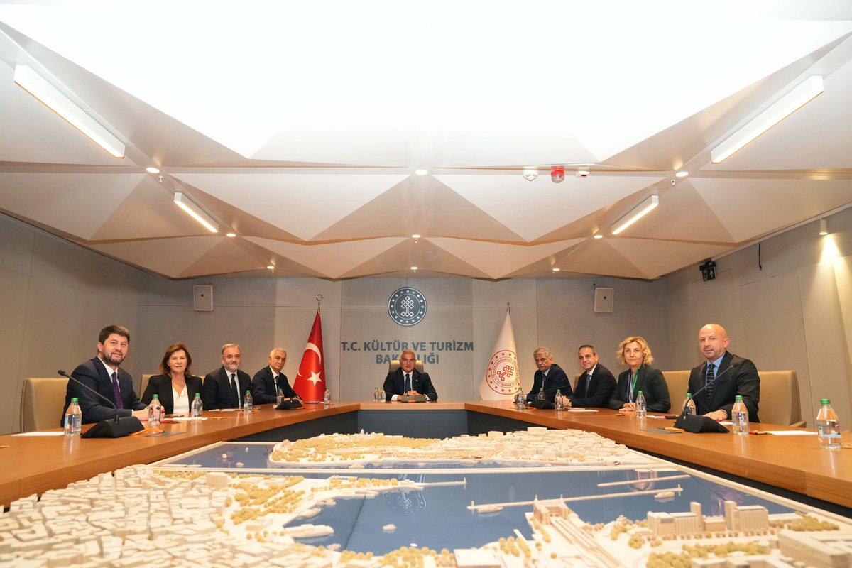Turoyd's tweet photo. Kültür ve Turizm Bakanımız Mehmet Ersoy’un başkanlığında 2024 yılı 3. Çeyrek Turizm Verileri Değerlendirme Toplantısı, ve TGA Danışma Kurulu toplantısına TUROYD başkanımız Savaş Çolakoğlu katılım yaparak derneğimizi temsil etmiştir. https://t.co/Jxek8OPO1R