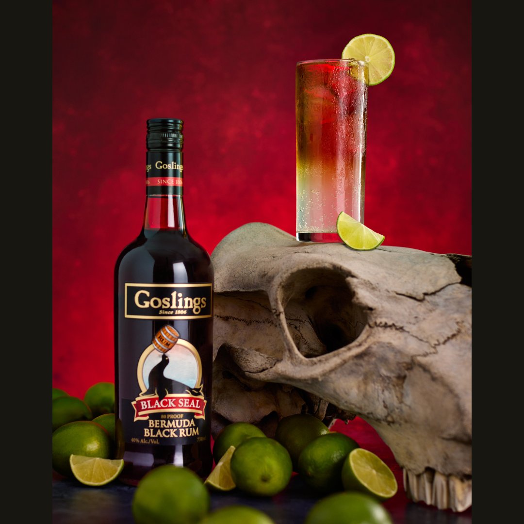 QuincyStKitchen's tweet image. We’re mixing up some spooky vibes with the Dark N' Stormy cocktail! This eerie classic is as easy to make as it is delicious. 

Have a wickedly good Halloween, from all of us at Quincy Street Kitchen! 🦇👻

#HappyHalloween #DarkAndStormy #StudioQ #CocktailShoot #SpookySeason